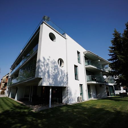 Villa Bauhaus Penthouse Wellness Apartman Siófok Exteriör bild