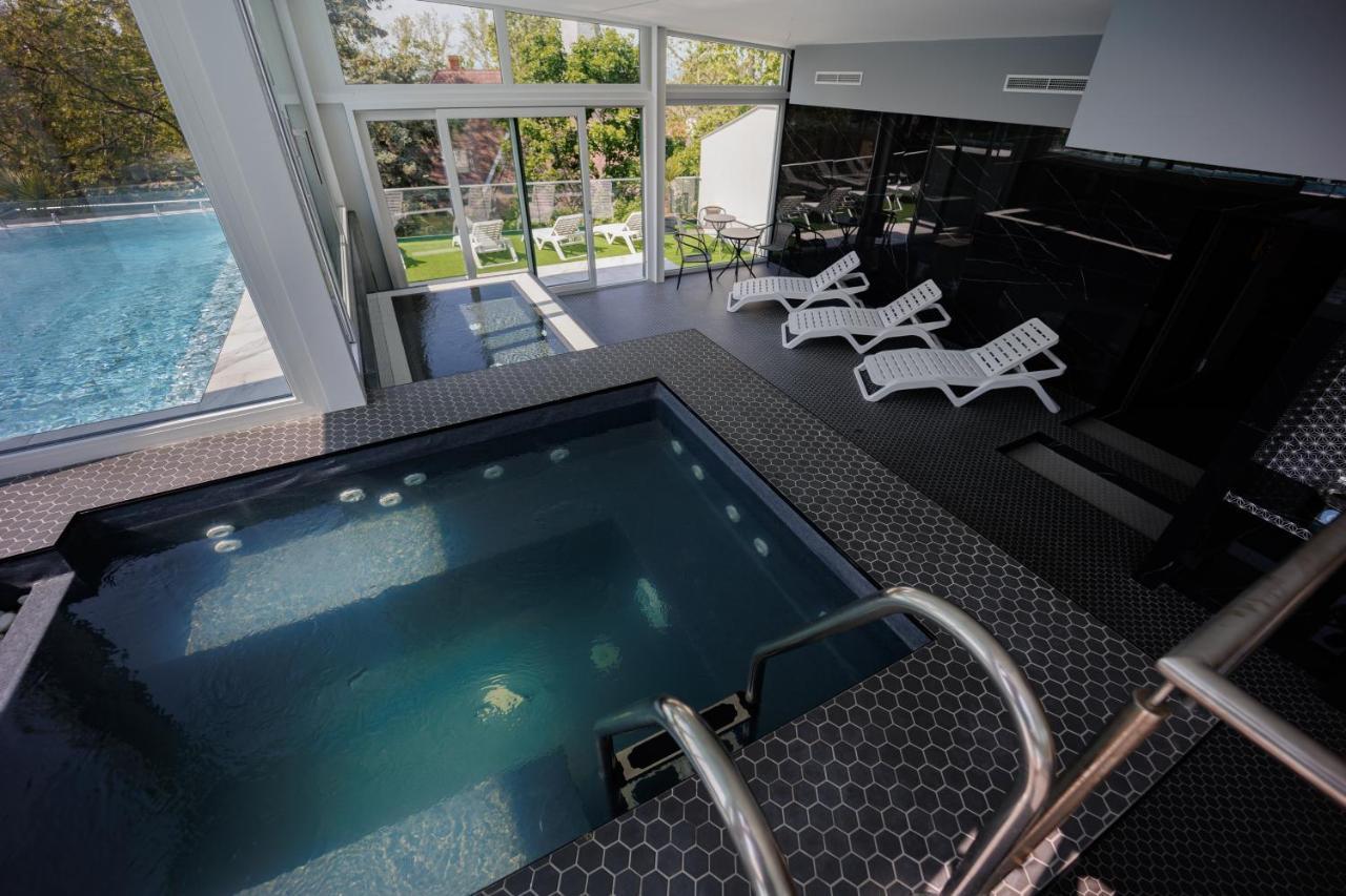 Villa Bauhaus Penthouse Wellness Apartman Siófok Exteriör bild