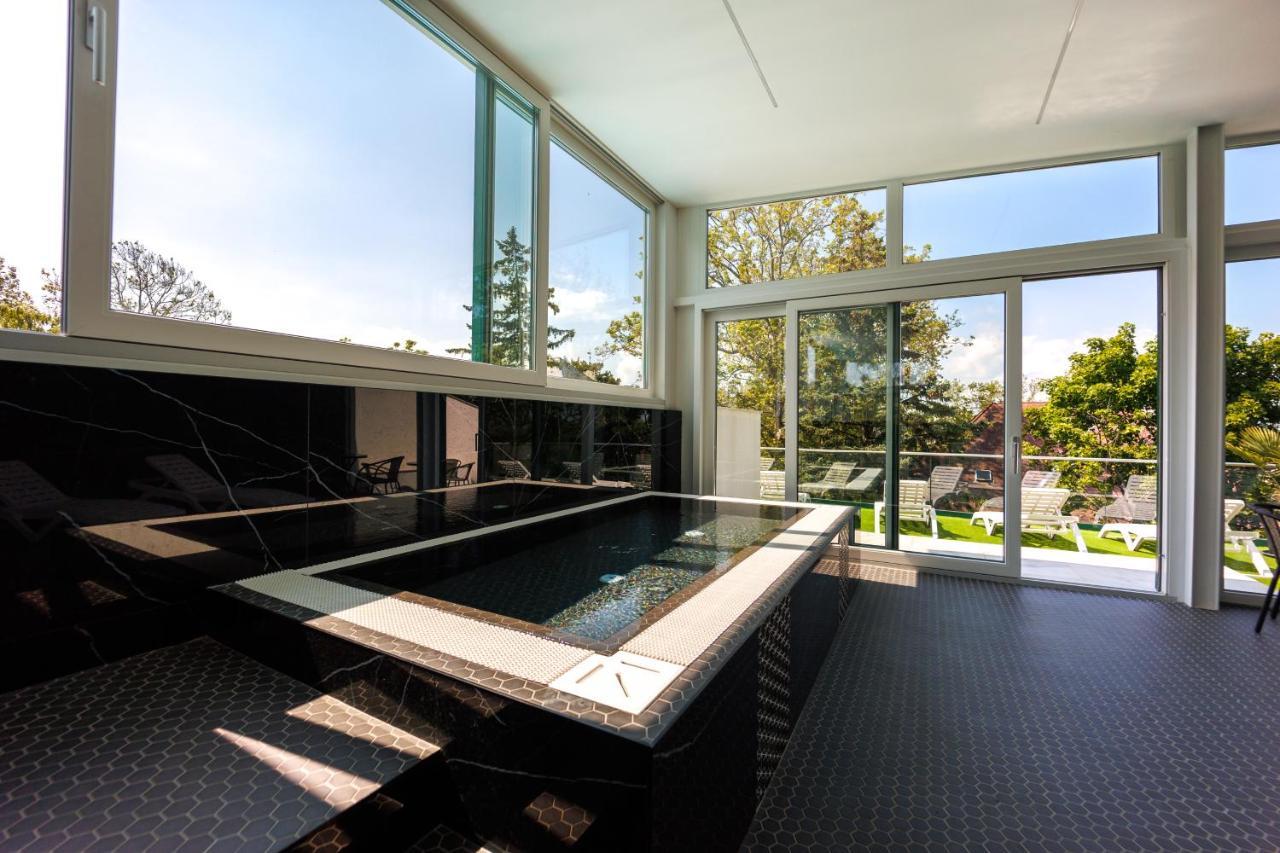 Villa Bauhaus Penthouse Wellness Apartman Siófok Exteriör bild